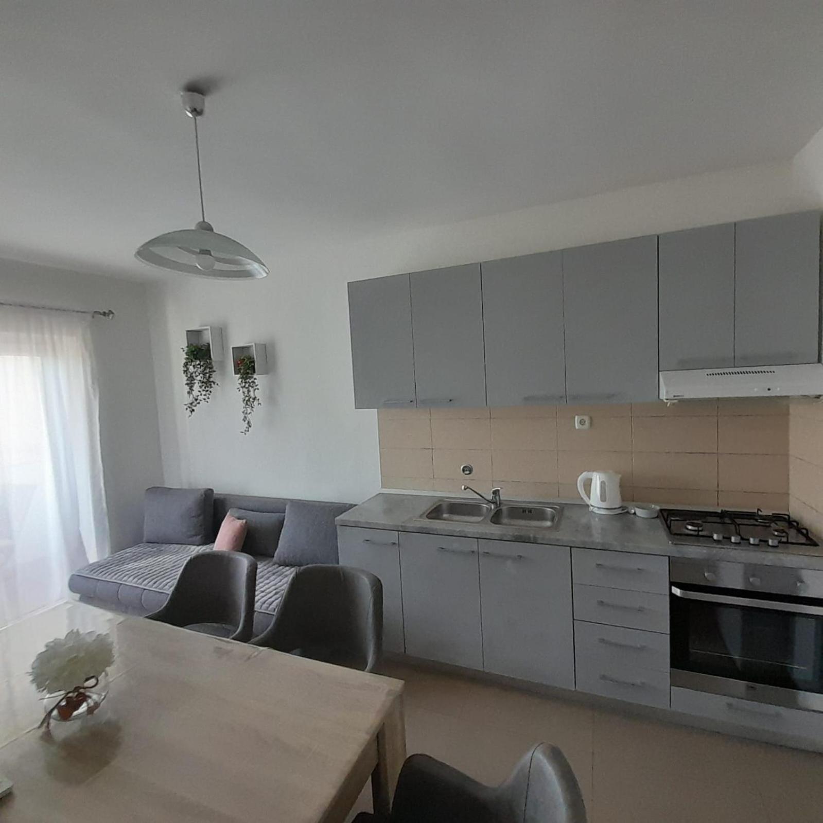 Apartments Monika אומיס מראה חיצוני תמונה